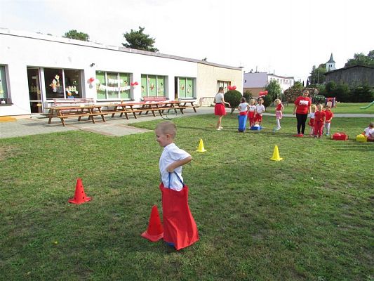 Grafika #32: 20.09.2018 "Piękna Nasza Polska Cała" - konkurencje sportowe pn."Biało-czerwoni"