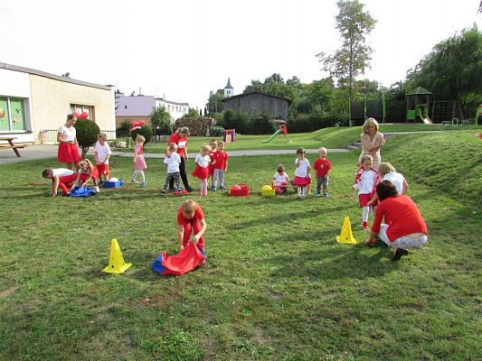 Grafika #33: 20.09.2018 "Piękna Nasza Polska Cała" - konkurencje sportowe pn."Biało-czerwoni"
