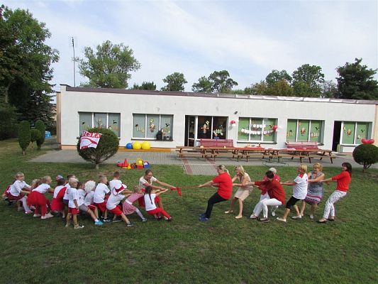 Grafika #36: 20.09.2018 "Piękna Nasza Polska Cała" - konkurencje sportowe pn."Biało-czerwoni"