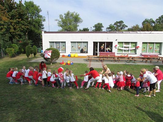 Grafika #41: 20.09.2018 "Piękna Nasza Polska Cała" - konkurencje sportowe pn."Biało-czerwoni"