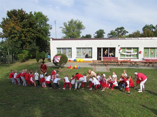 Grafika #43: 20.09.2018 "Piękna Nasza Polska Cała" - konkurencje sportowe pn."Biało-czerwoni"