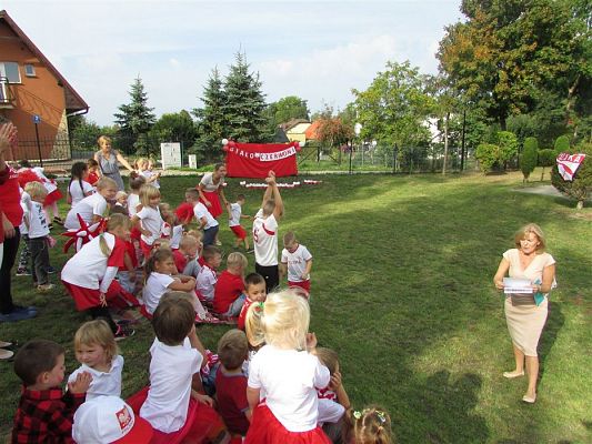 Grafika #46: 20.09.2018 "Piękna Nasza Polska Cała" - konkurencje sportowe pn."Biało-czerwoni"