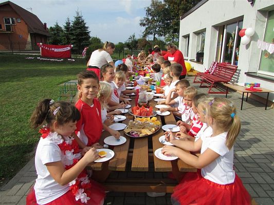 Grafika #53: 20.09.2018 "Piękna Nasza Polska Cała" - konkurencje sportowe pn."Biało-czerwoni"