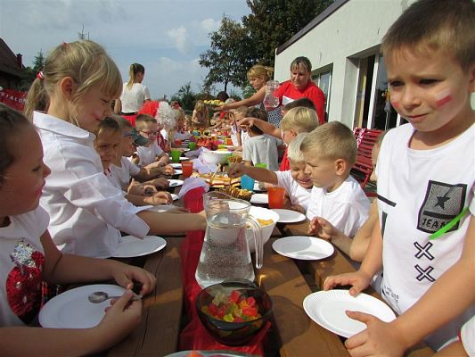 Grafika #54: 20.09.2018 "Piękna Nasza Polska Cała" - konkurencje sportowe pn."Biało-czerwoni"