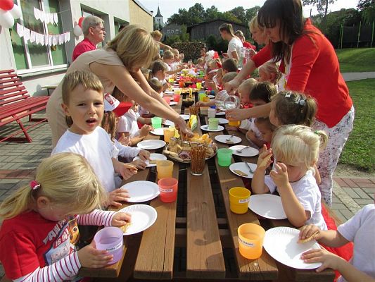 Grafika #55: 20.09.2018 "Piękna Nasza Polska Cała" - konkurencje sportowe pn."Biało-czerwoni"