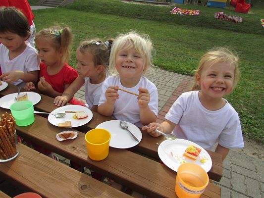 Grafika #63: 20.09.2018 "Piękna Nasza Polska Cała" - konkurencje sportowe pn."Biało-czerwoni"