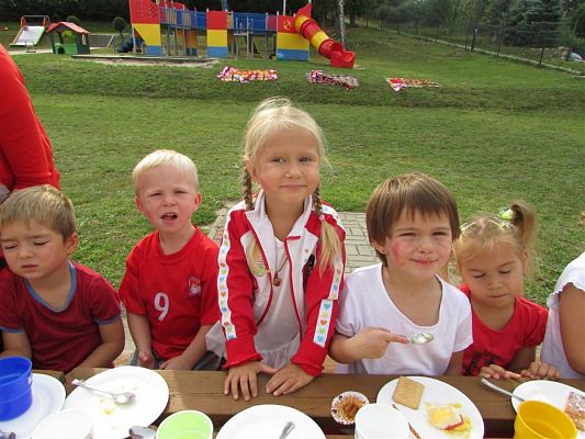 Grafika #64: 20.09.2018 "Piękna Nasza Polska Cała" - konkurencje sportowe pn."Biało-czerwoni"