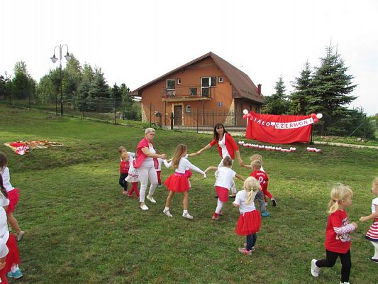 Grafika #70: 20.09.2018 "Piękna Nasza Polska Cała" - konkurencje sportowe pn."Biało-czerwoni"