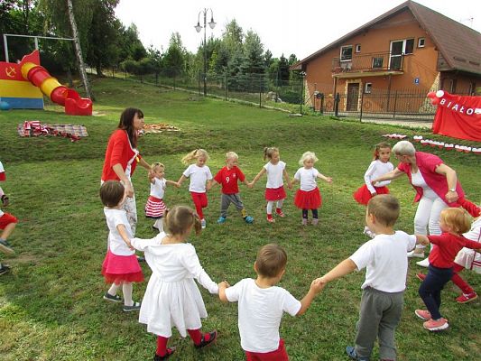 Grafika #73: 20.09.2018 "Piękna Nasza Polska Cała" - konkurencje sportowe pn."Biało-czerwoni"