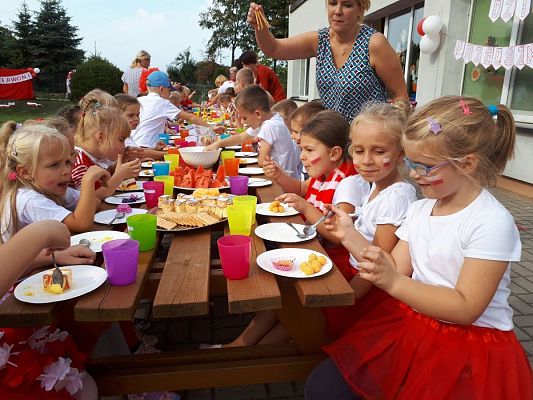 Grafika #75: 20.09.2018 "Piękna Nasza Polska Cała" - konkurencje sportowe pn."Biało-czerwoni"