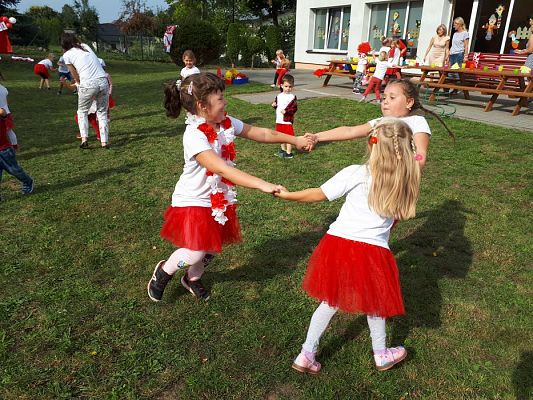Grafika #83: 20.09.2018 "Piękna Nasza Polska Cała" - konkurencje sportowe pn."Biało-czerwoni"