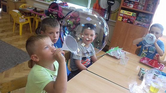 Grafika #2: Gigantyczne bańki