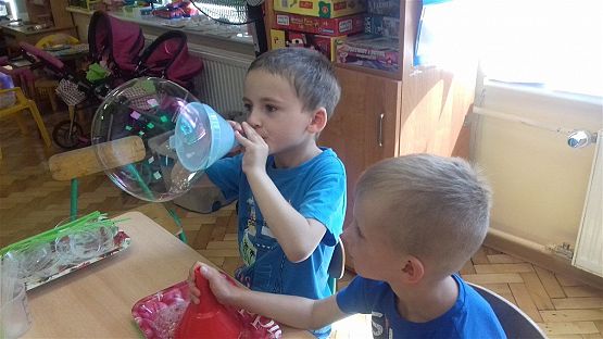 Grafika #3: Gigantyczne bańki