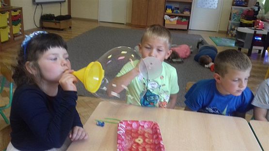 Grafika #4: Gigantyczne bańki