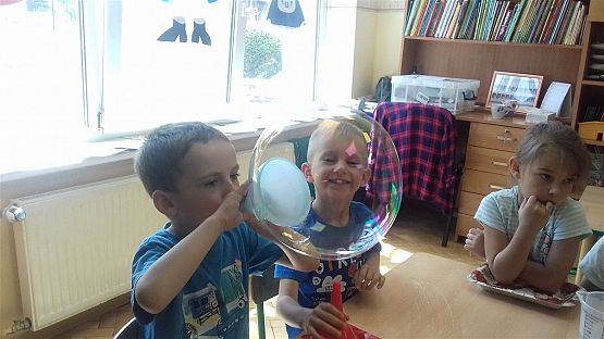 Grafika #5: Gigantyczne bańki