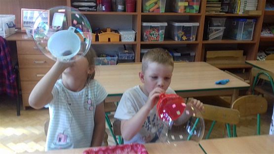 Grafika #6: Gigantyczne bańki