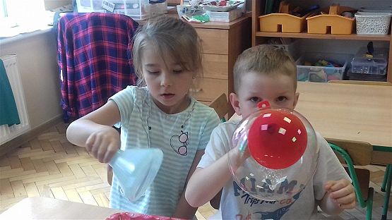 Grafika #7: Gigantyczne bańki