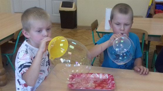 Grafika #8: Gigantyczne bańki