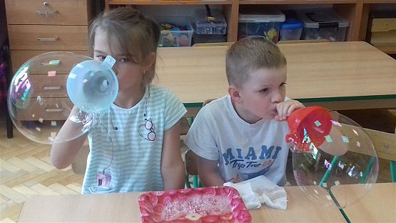 Grafika #9: Gigantyczne bańki