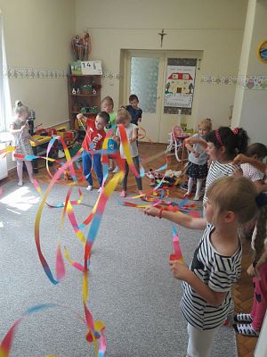 Grafika #5: Zakończenie zajęć kółka tanecznego "Tańczące Brzdące" w gr.II prowadzonych przez panią Annę Iwicką