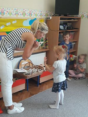 Grafika #9: Zakończenie zajęć kółka tanecznego "Tańczące Brzdące" w gr.II prowadzonych przez panią Annę Iwicką