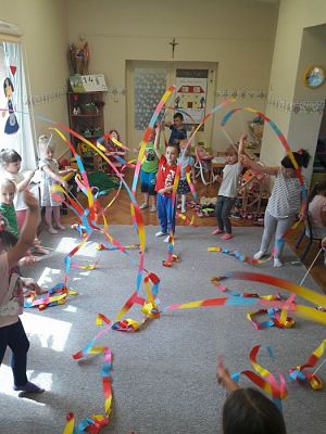 Grafika #10: Zakończenie zajęć kółka tanecznego "Tańczące Brzdące" w gr.II prowadzonych przez panią Annę Iwicką