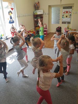 Grafika #14: Zakończenie zajęć kółka tanecznego "Tańczące Brzdące" w gr.II prowadzonych przez panią Annę Iwicką