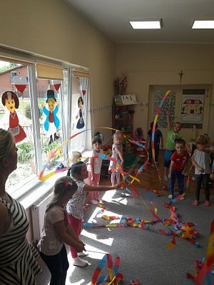 Grafika #16: Zakończenie zajęć kółka tanecznego "Tańczące Brzdące" w gr.II prowadzonych przez panią Annę Iwicką