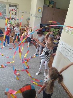 Grafika #22: Zakończenie zajęć kółka tanecznego "Tańczące Brzdące" w gr.II prowadzonych przez panią Annę Iwicką