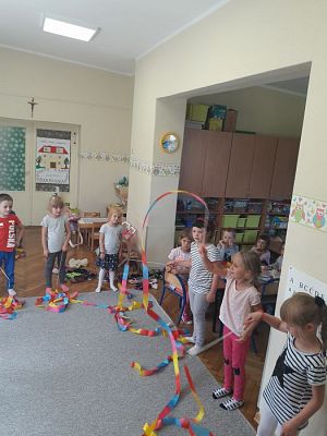 Grafika #25: Zakończenie zajęć kółka tanecznego "Tańczące Brzdące" w gr.II prowadzonych przez panią Annę Iwicką