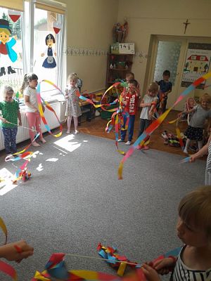 Grafika #34: Zakończenie zajęć kółka tanecznego "Tańczące Brzdące" w gr.II prowadzonych przez panią Annę Iwicką