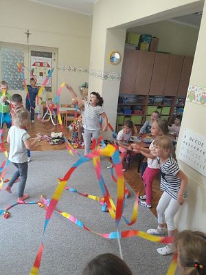 Grafika #35: Zakończenie zajęć kółka tanecznego "Tańczące Brzdące" w gr.II prowadzonych przez panią Annę Iwicką