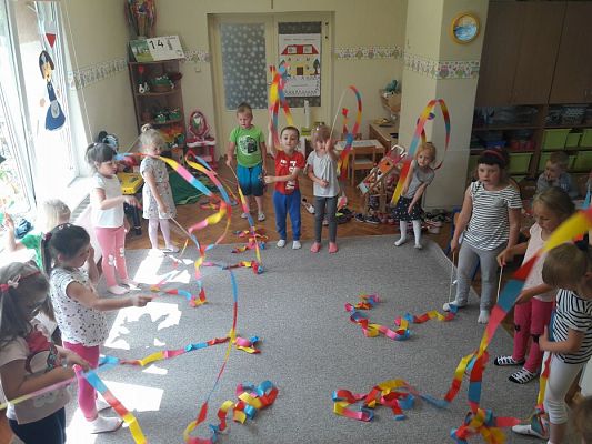 Grafika #37: Zakończenie zajęć kółka tanecznego "Tańczące Brzdące" w gr.II prowadzonych przez panią Annę Iwicką