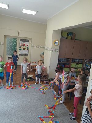 Grafika #38: Zakończenie zajęć kółka tanecznego "Tańczące Brzdące" w gr.II prowadzonych przez panią Annę Iwicką