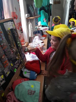 Grafika #6: 14.06.2018 Wizyta w sklepie odzieżowym u mamy Nikoli