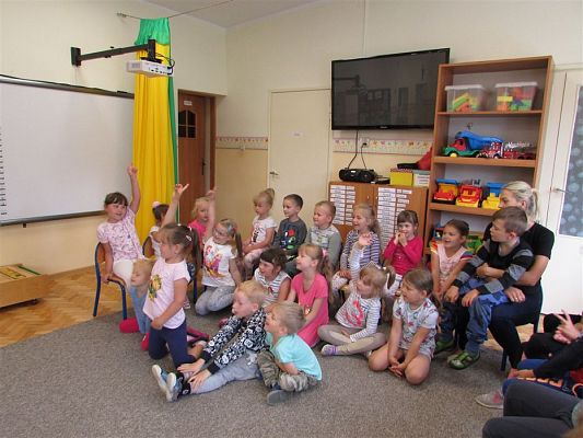 Grafika #12: 12.06.2018 Spotkanie z policjantką nt."Bezpieczne wakacje"