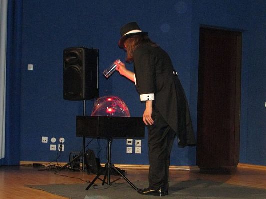 Grafika #23: 09.05.2018 Przedstawienie pt."Teatr magicznych baniek"