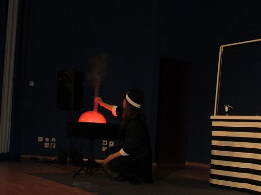 Grafika #25: 09.05.2018 Przedstawienie pt."Teatr magicznych baniek"