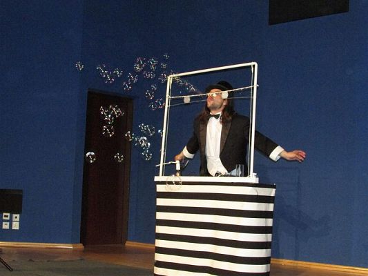 Grafika #26: 09.05.2018 Przedstawienie pt."Teatr magicznych baniek"