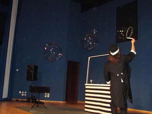 Grafika #28: 09.05.2018 Przedstawienie pt."Teatr magicznych baniek"