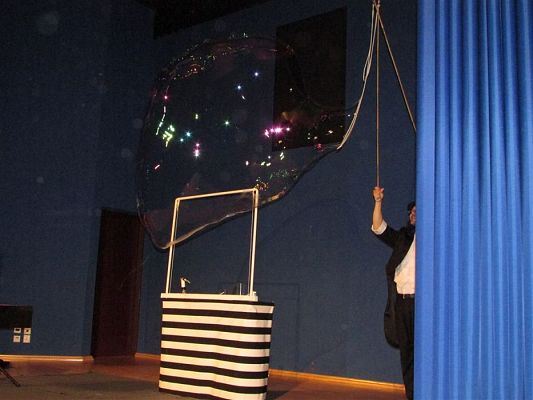 Grafika #29: 09.05.2018 Przedstawienie pt."Teatr magicznych baniek"