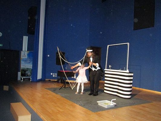 Grafika #32: 09.05.2018 Przedstawienie pt."Teatr magicznych baniek"