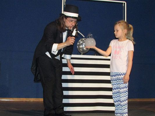 Grafika #43: 09.05.2018 Przedstawienie pt."Teatr magicznych baniek"