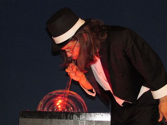 Grafika #51: 09.05.2018 Przedstawienie pt."Teatr magicznych baniek"