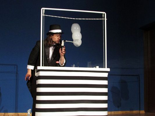 Grafika #53: 09.05.2018 Przedstawienie pt."Teatr magicznych baniek"