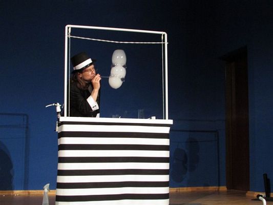 Grafika #54: 09.05.2018 Przedstawienie pt."Teatr magicznych baniek"