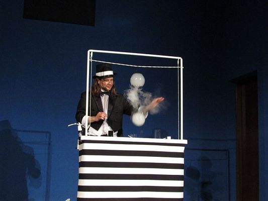 Grafika #55: 09.05.2018 Przedstawienie pt."Teatr magicznych baniek"