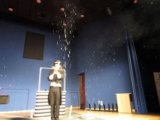 Grafika #56: 09.05.2018 Przedstawienie pt."Teatr magicznych baniek"