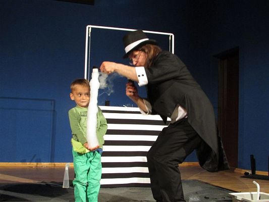 Grafika #60: 09.05.2018 Przedstawienie pt."Teatr magicznych baniek"