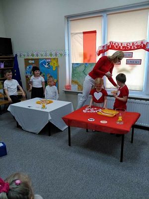 Grafika #17: 27.04.2018r. Cykl zajęć Polska moj kraj w gr. II